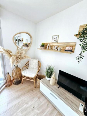 Appart 2 chambres piscine jardin Mandelieu